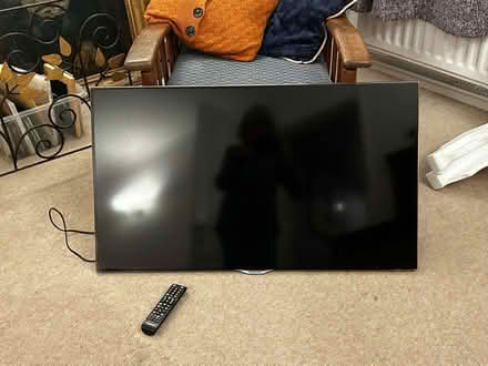 Photo of free Samsung 43 inch screen with remote control (Whitbourne WR6) #1