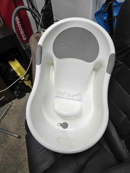 Photo of free Baby both and moza's basket (Islington N7) #1