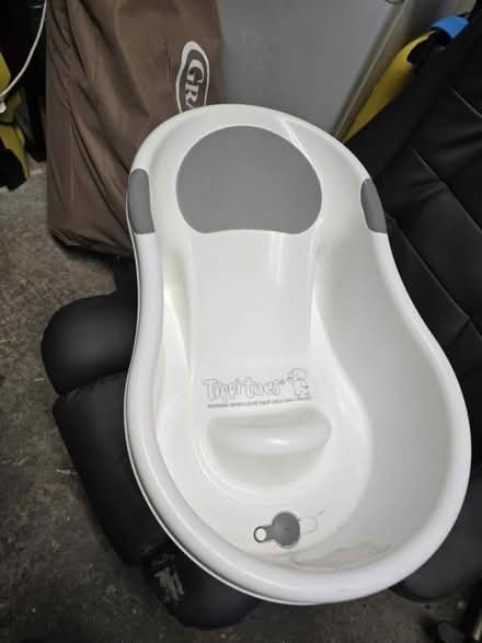 Photo of free Baby both and moza's basket (Islington N7) #3