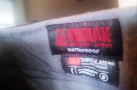 Photo of free WINTER BOOTS -- fits MENS Size 9 (Parliament & Wellesley Streets) #3