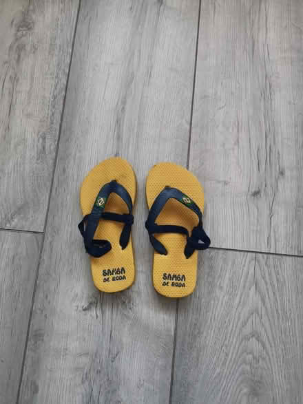 Photo of free Kids flip flops (Chessington KT9) #1
