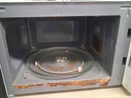 Photo of free Microwave Oven 800w (Woking, Surrey.) #2