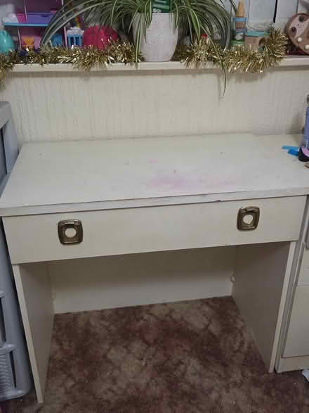 Photo of free Dressing table (BN22) #1
