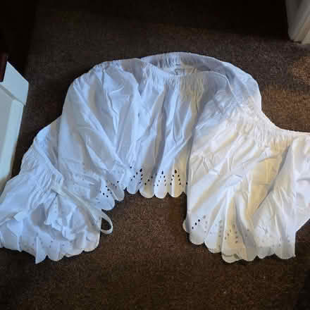 Photo of free unused White valance for double bed (Clive Vale TN35) #2
