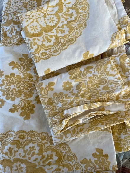 Photo of free Pottery Barn king duvet + 2 shams (southeast of downtown) #1