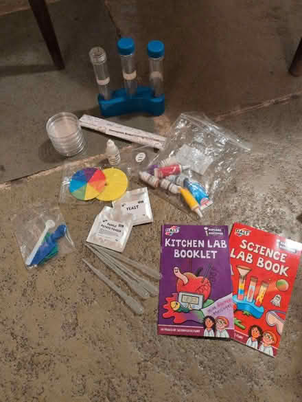 Photo of free First science kit (HR1) #2
