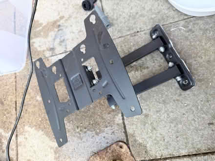 Photo of free tv bracket tilt and turn (Bermondsey SE1) #2