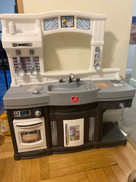 Photo of free Play kitchen (Pelham Parkway) #1