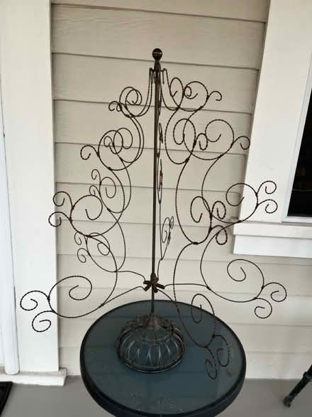 Photo of free Wire christmas-like decoration (Downtown Mountain View) #1