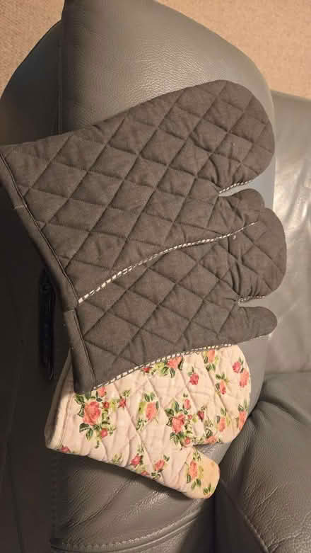 Photo of free Used oven gloves x3 (CliftonM,YO30) #2