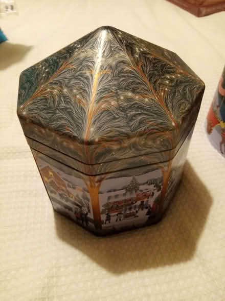 Photo of free Christmas tins (Jennyfield HG3) #4