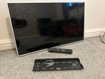 Photo of free 32” Panasonic TV with wall mount (Sunnyhurst, Darwen (BB3)) #2