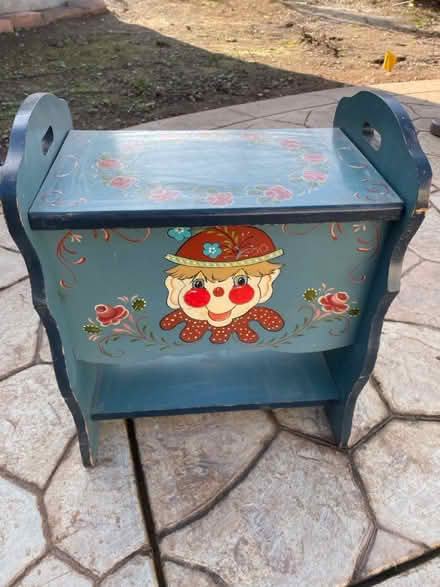 Photo of free Toy chest / seat (West Menlo) #1