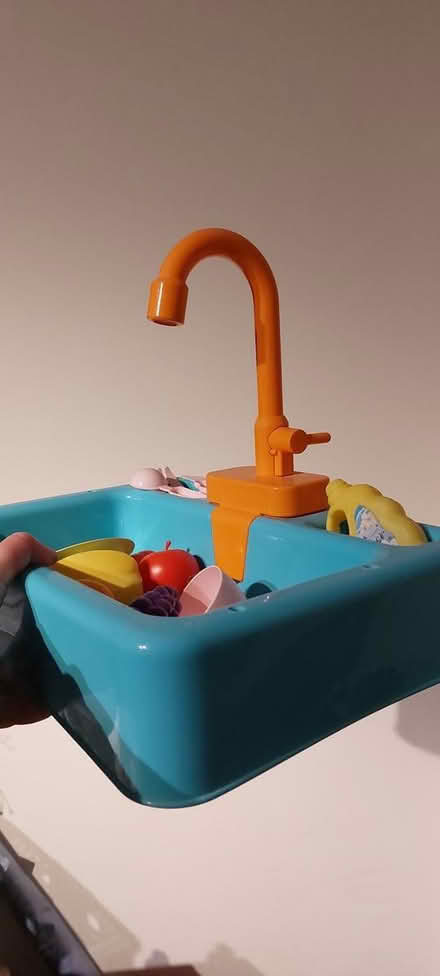 Photo of free Plastic sink (Ox14) #2