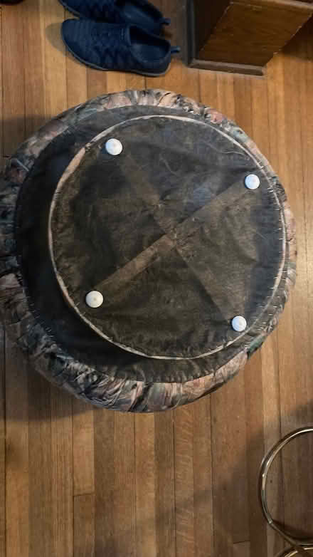 Photo of free Ottoman that turns (Kingston) #2