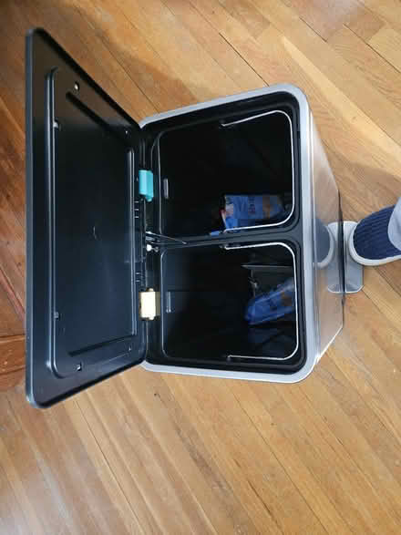 Photo of free Medium recyle/garbage bin (Near Manville, NJ) #3