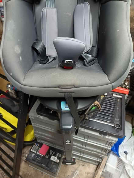 Photo of free 360 isofix car seat (Yardley birmingham B25) #2