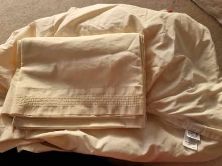 Photo of free M&S Single fitted sheet & p/cases (CB4 3) #1