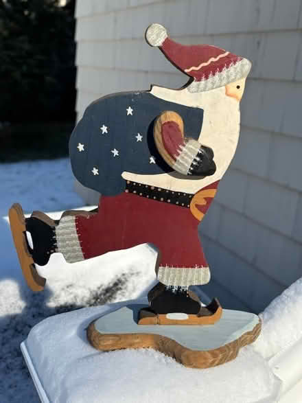 Photo of free Patriotic Ice Skating Santa Decor (West Medford / Winchester line) #1