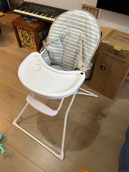Photo of free High chair (RH19) #2