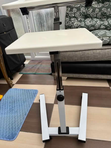Photo of free Laptop table (East dulwich SE22) #4