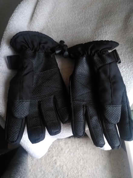 Photo of free Child motorbike gloves size L (Upper Arncott OX25) #2
