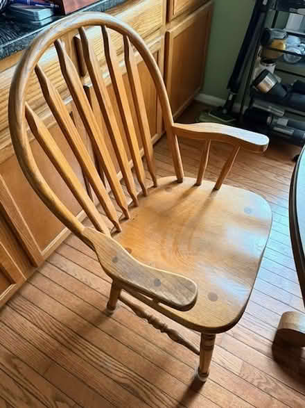 Photo of free Round Oak Table w/ 4 Chairs (Courts of Four Seasons) #1