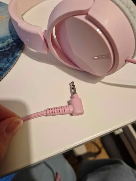 Photo of free Sony pink wired headphones (Crystal Palace, SE19) #3