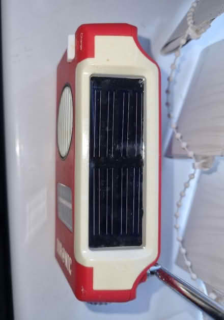 Photo of free duronic wind-up am/fm radio (Sunniside NE16) #3