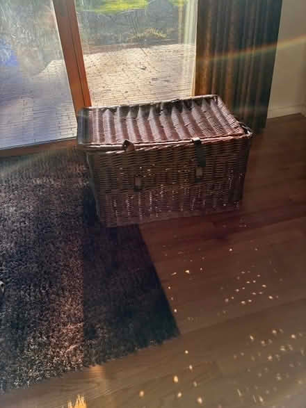 Photo of free large wicker hamper (East Boulder) #1
