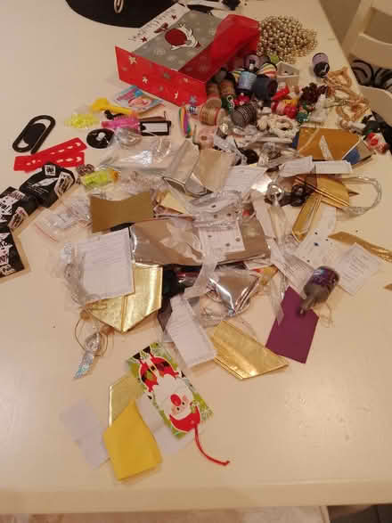 Photo of free cracker fillings, jokes, hats, bows (Fords Farm RG30) #2