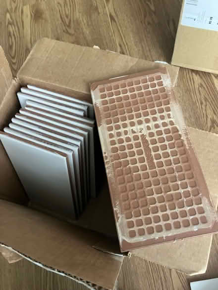 Photo of free 12 white metro tiles (Arsenal / Highbury N5) #1