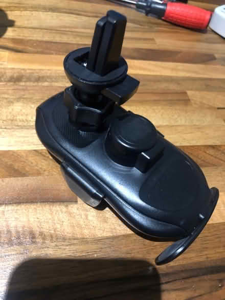 Photo of free Car phone holder (BN3) #2