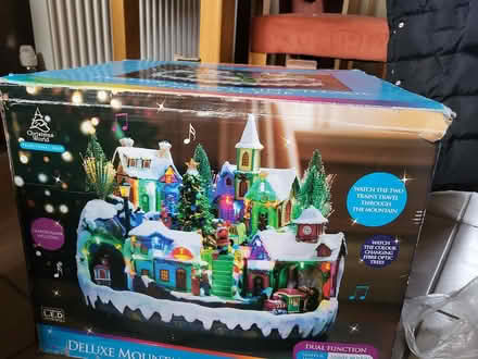 Photo of free musical train scene (Shenley Brook End MK5) #1