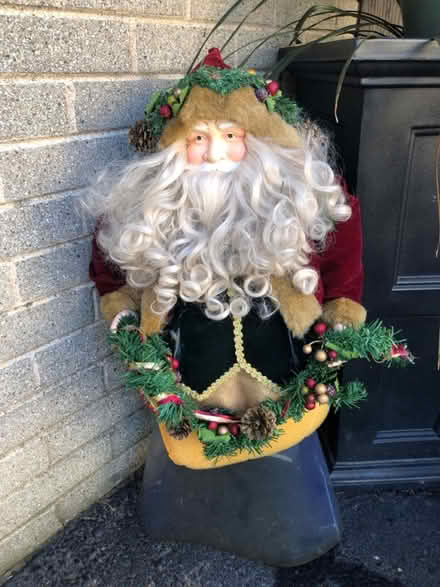 Photo of free Big ceramic santa (Glendale Heights) #1