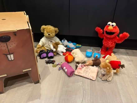 Photo of free Wood box and toys bits (Surbiton Kt5 9jl) #3