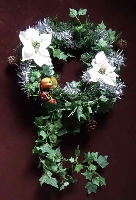 Photo of free Xmas Basket & Door wreath (S8 Lowedges) #4