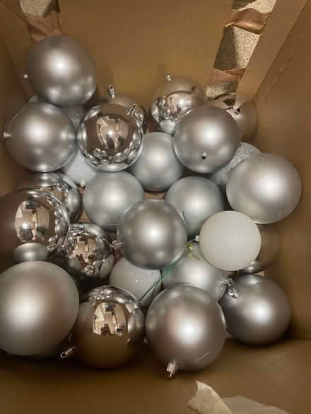 Photo of free Decorations (Woodford green IG8) #1