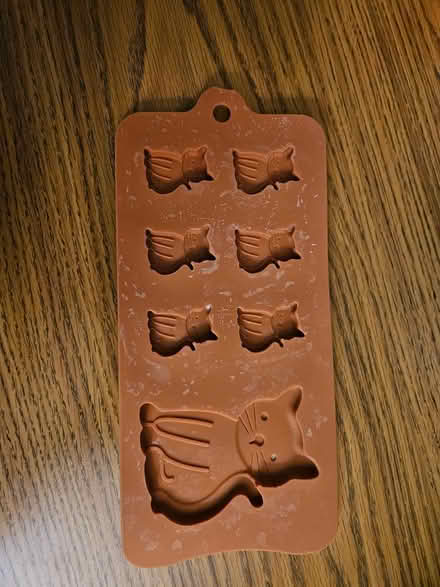 Photo of free candy mold, cat shape (North Denton (288 & 2164)) #1