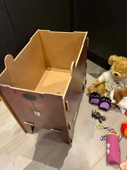 Photo of free Wood box and toys bits (Surbiton Kt5 9jl) #4
