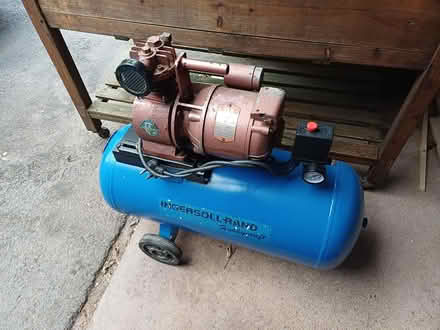 Photo of free 50l compressor - spares or repair (HR2 Llanwarne) #1