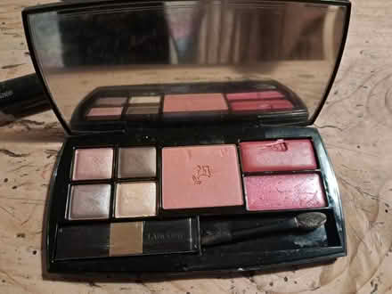 Photo of free Lancome make up set & lip gloss (OX25, Weston on the green) #1