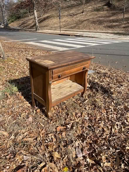 Photo of free Curb alert : Small table w/ drawer (Palisades NW) #1