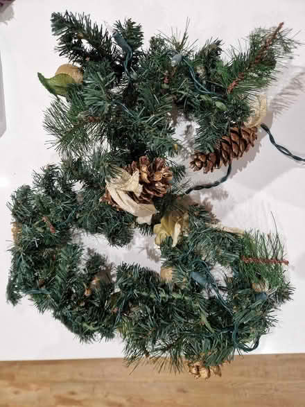 Photo of free Christmas light up garland (BS32) #3