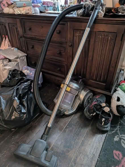 Photo of free Vacuum cleaner (Elland HX5) #1