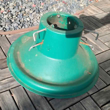 Photo of free Christmas tree stand (94040) #1