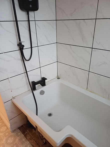 Photo of free Over bath glass shower door (Alcester Warwickshire B49) #3