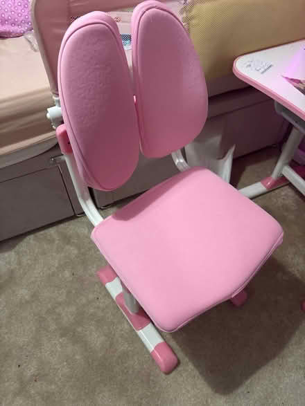 Photo of free Girls desk and chair (Ellesmere port CH66) #2