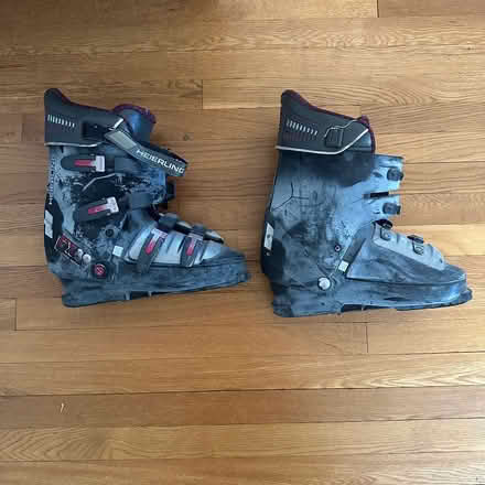 Photo of free Broken Ski boots for decoration (7 corners) #3