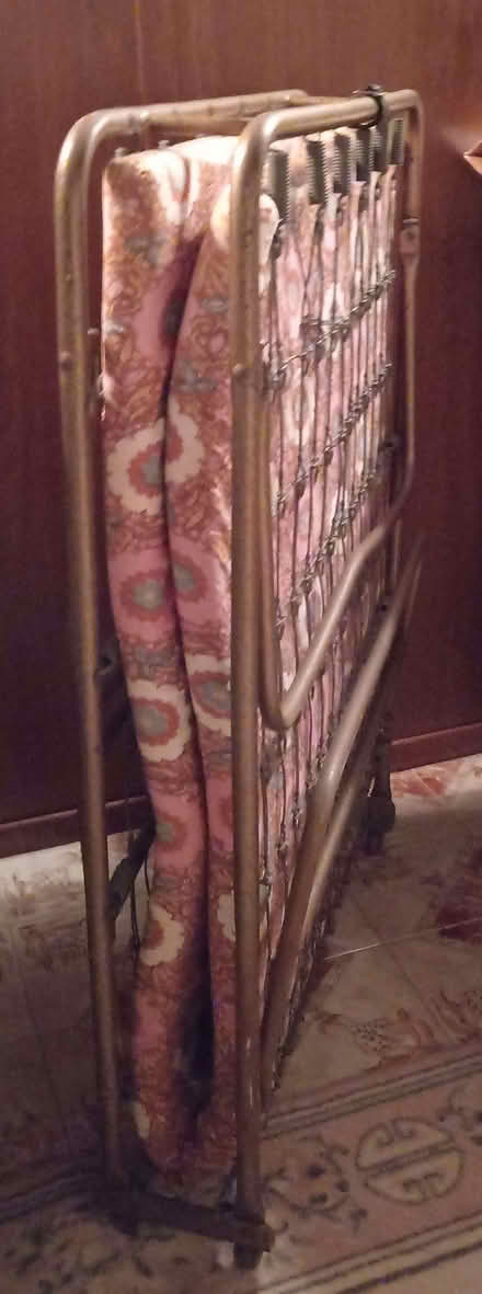 Photo of free Camp/put up/fold up/Z bed (Maldon CM9) #2